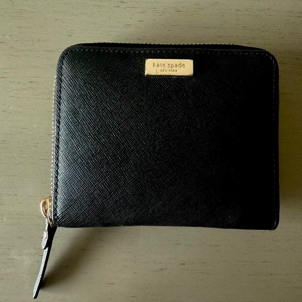 Kate Spade Medium Zip Arouns Wallet